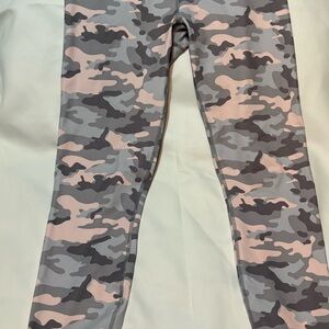 Women’s Camouflage Leggings in Pink & Gray - Unbranded